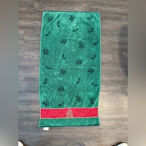 Lenox Green Christmas Towel Set